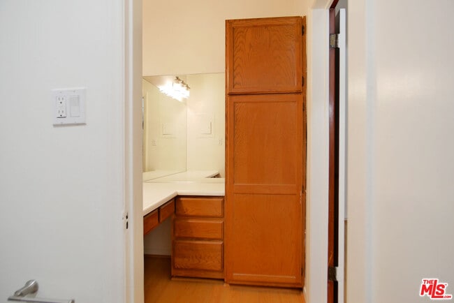 Building Photo - 611 Cloverdale Ave