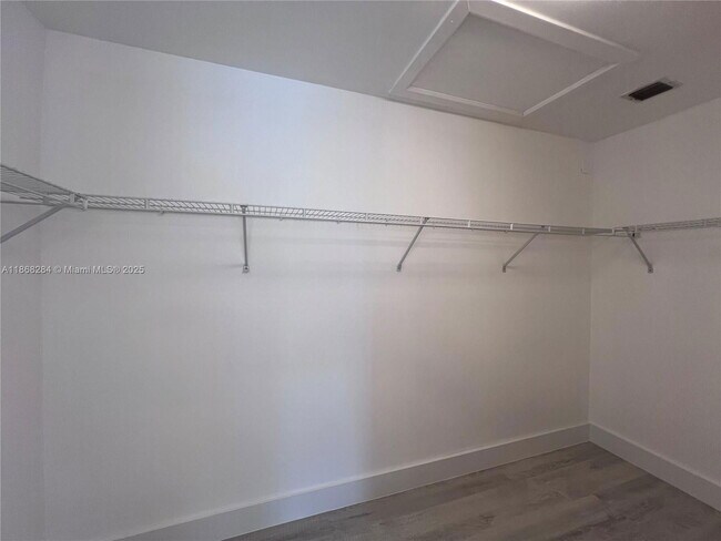 Building Photo - 725 NW 156th Ave