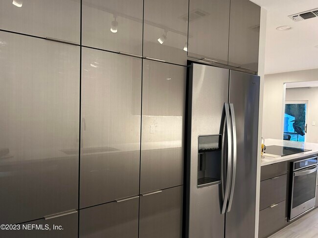 Building Photo - 937 Espinado Ave