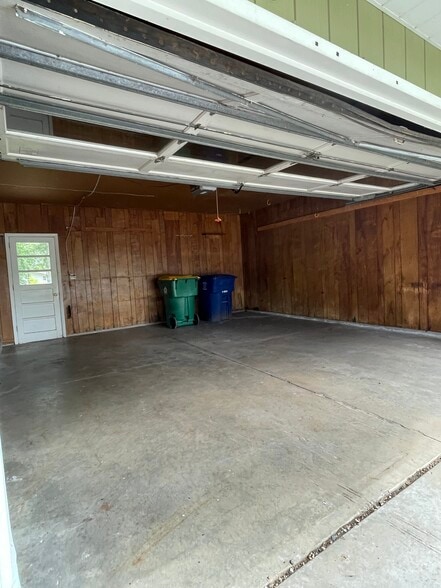 Garage - 1409 Wiesner St