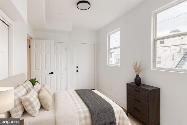 Building Photo - 1230 Penn St NE