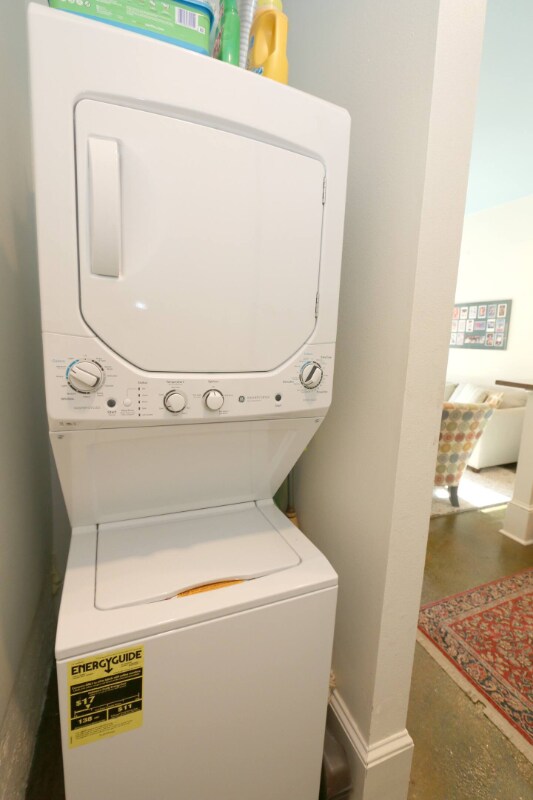 Building Photo - 832 Touro St