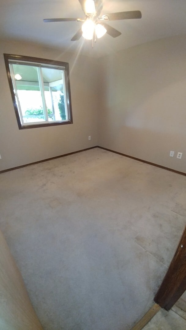 Building Photo - 4-Bed, 2-Bath Home Off Road 100 with Easy ...