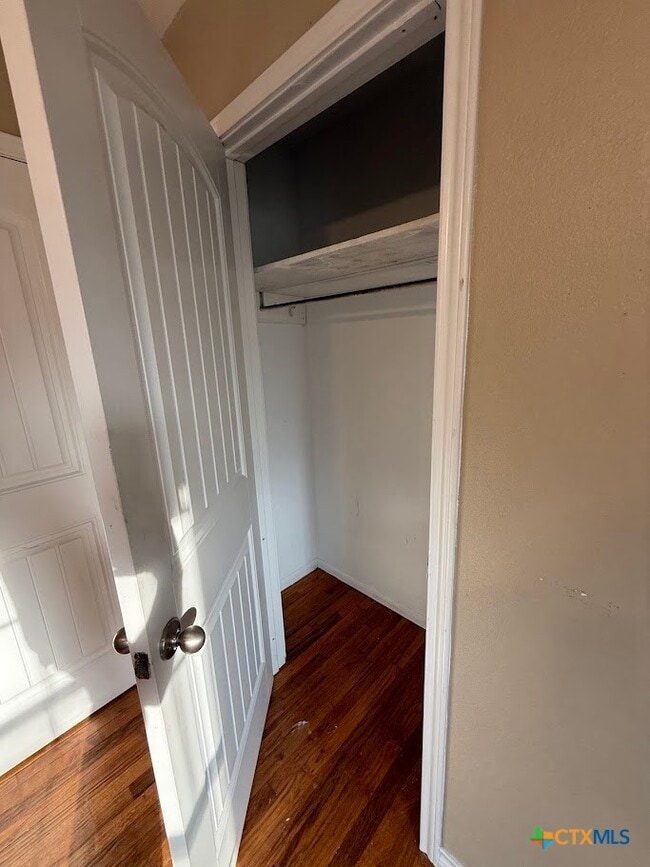 Building Photo - 784 Samuels St