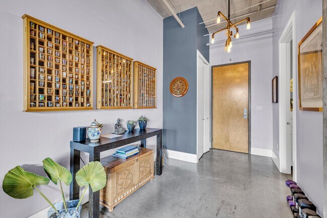 Building Photo - 425 N Andrews Ave