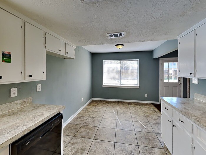 Building Photo - 2142 Oak Shores Dr