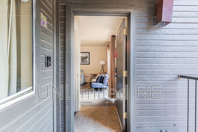 Building Photo - 1385 W University Ave