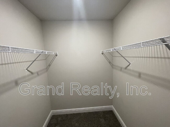 Building Photo - 4293 Castille Ave