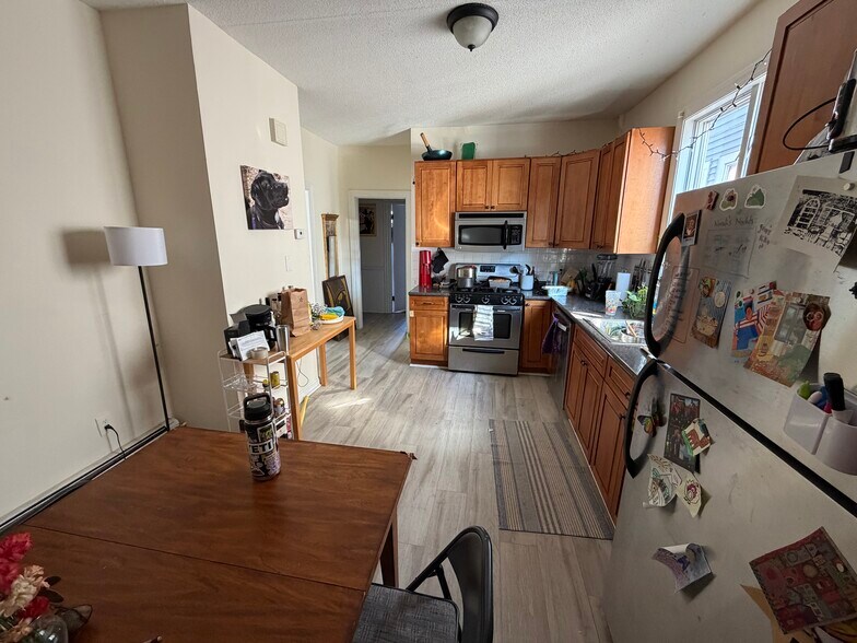 Building Photo - 68 Winchester St