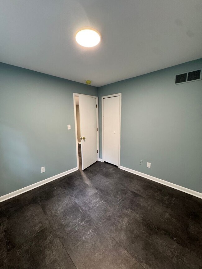 Building Photo - Spacious 4-Bedroom Home with 2 Kitchens | West Ann Arbor