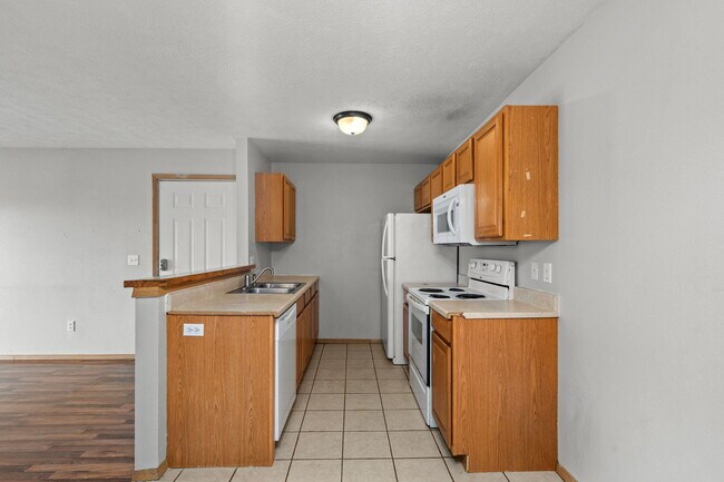 Building Photo - 815 W Warren Ave