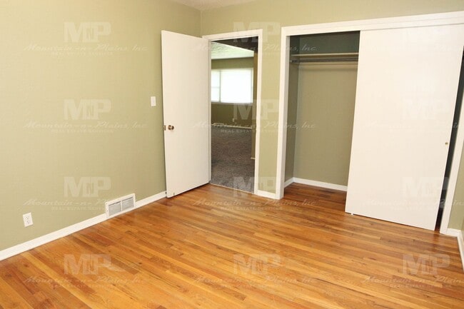 Building Photo - 1024 N Taft Hill Rd