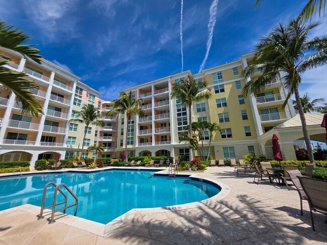 Building Photo - 806 E Windward Way