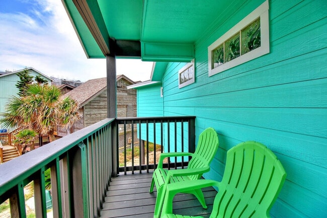 Building Photo - 9 La Playa