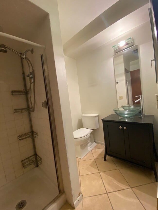 Building Photo - Stunning 3 bed, 2 bath home in historic Ro...