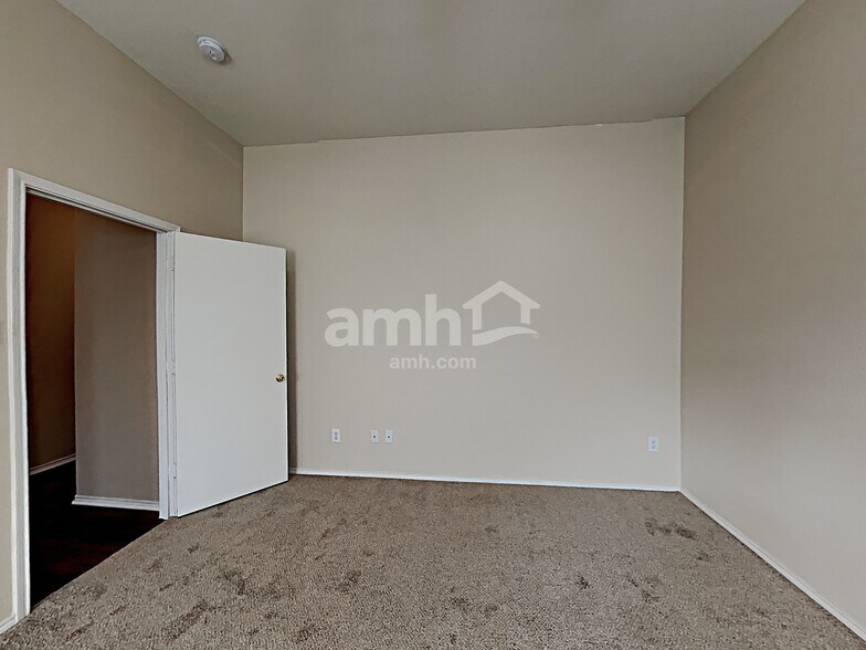 Building Photo - 2235 Timber Creek Dr