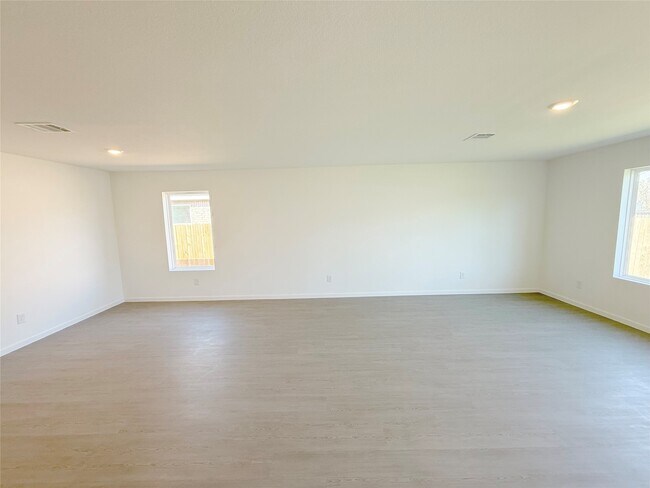 Building Photo - 505 Robin Ct