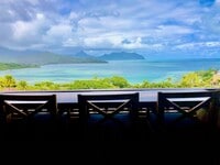 Building Photo - Three Bedroom Penthouse Townhome with beau...