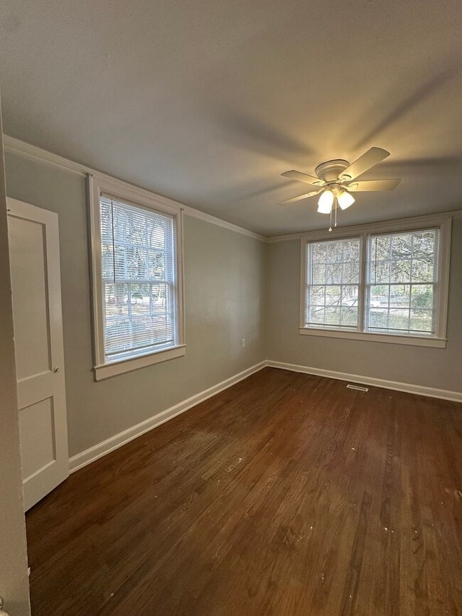 Building Photo - 2940 Oleander Dr