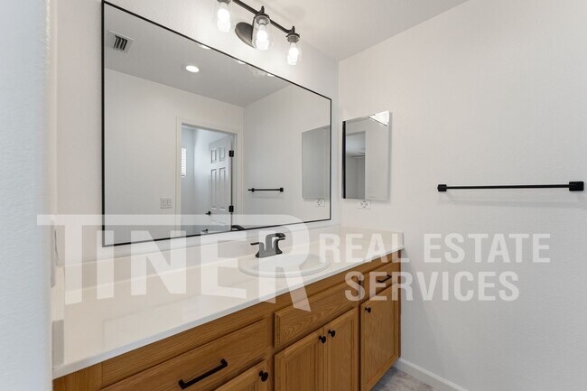 Building Photo - 3961 Martis St