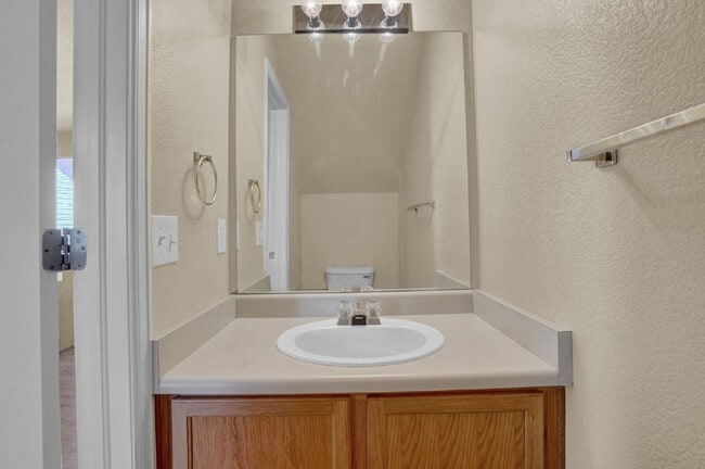 Building Photo - 2424 St Paul Dr