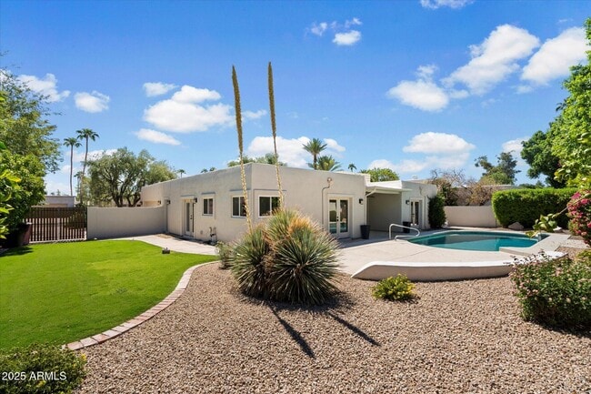Building Photo - 8338 E San Rafael Dr