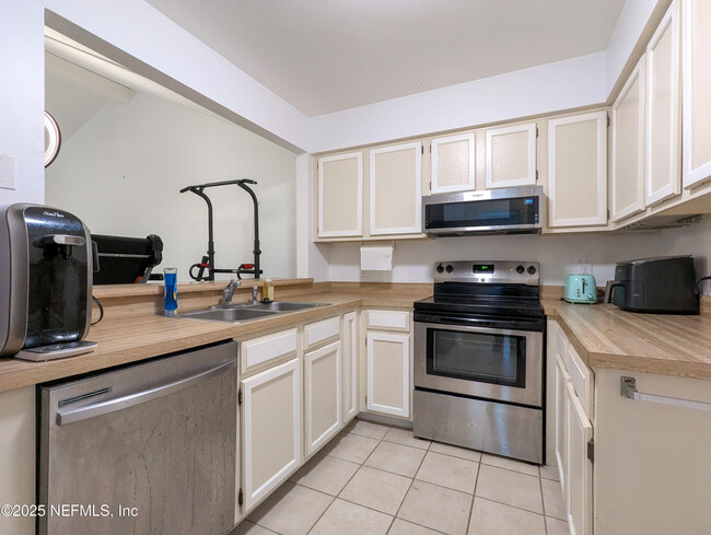 Building Photo - 2171 Derringer Cir S
