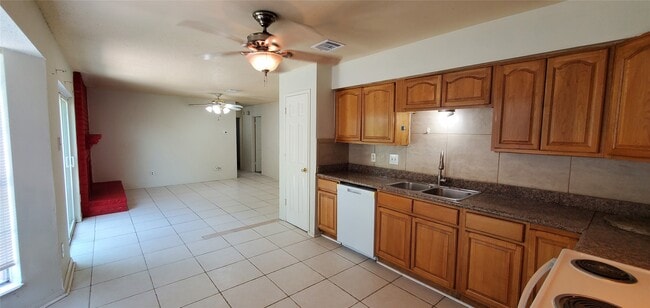 Building Photo - 7406 La Pl Dr