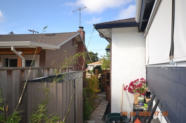 Building Photo - Hayward 3Bed/2Ba Bright & Modern Home with...
