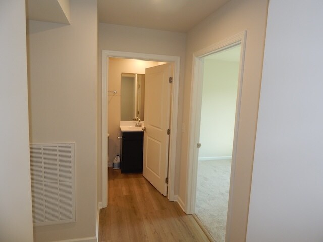 Building Photo - 633 Coopers Ml Dr