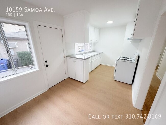 Building Photo - 10159 Samoa Ave