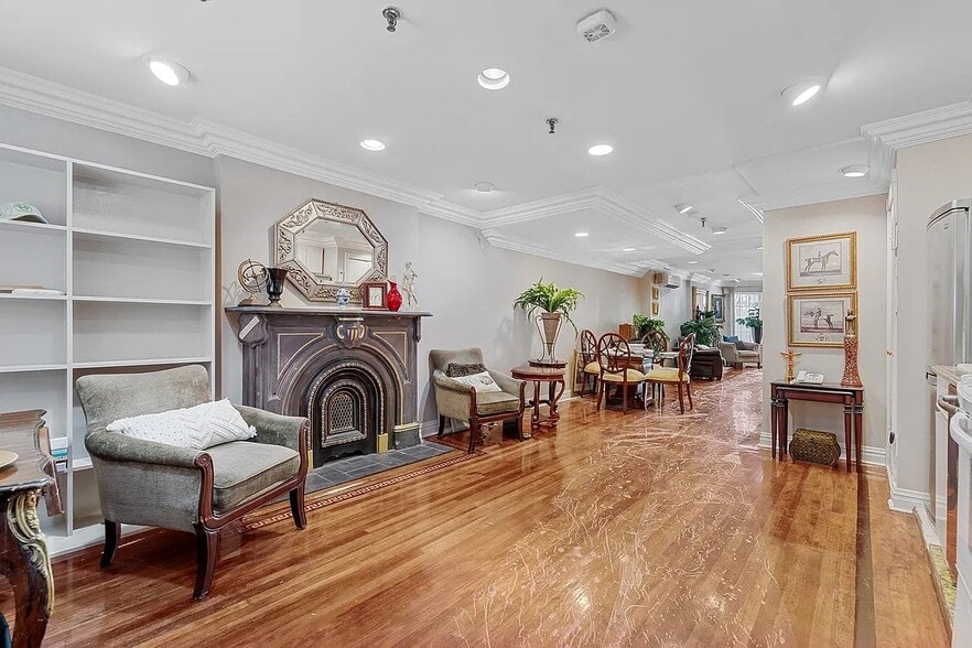 Building Photo - 163 E 71st St