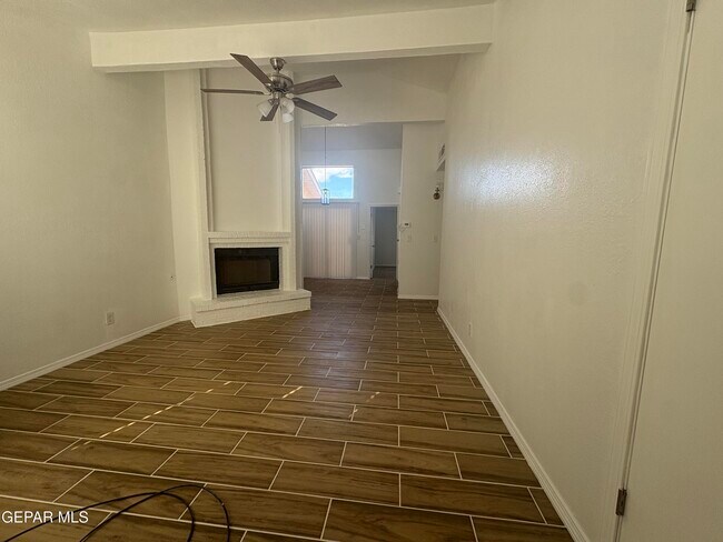 Building Photo - 11369 Lake Loy Dr