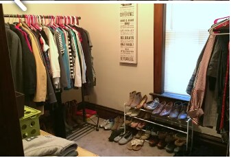 Dressing room in used - 3016 Victor St