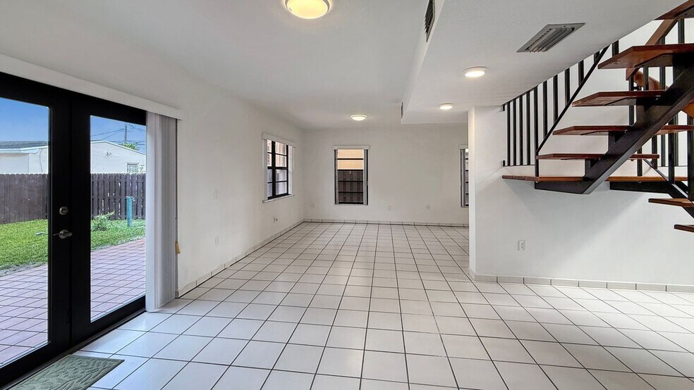 Building Photo - 8877 SW 36th St