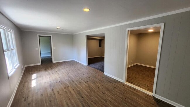 Building Photo - 8430 Oak St