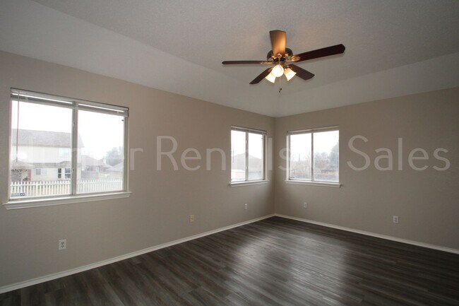 Building Photo - Close to Schools off of Chantz Drive!