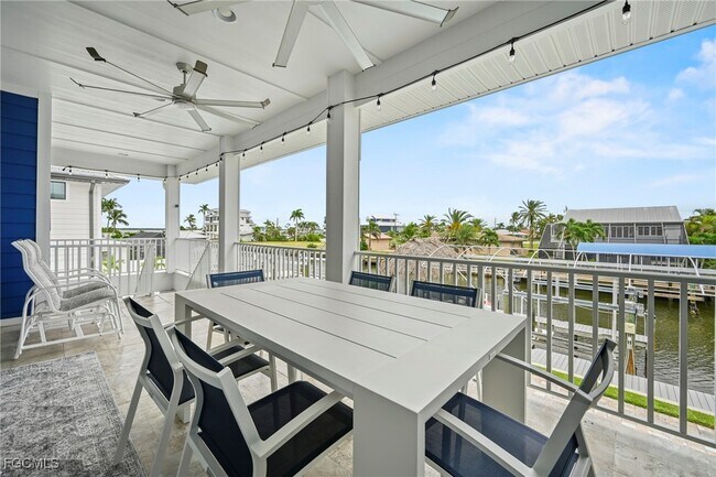 Building Photo - 256 Ibis St