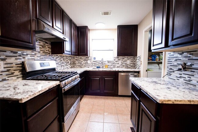 Building Photo - 6403 Garden Canyon Dr