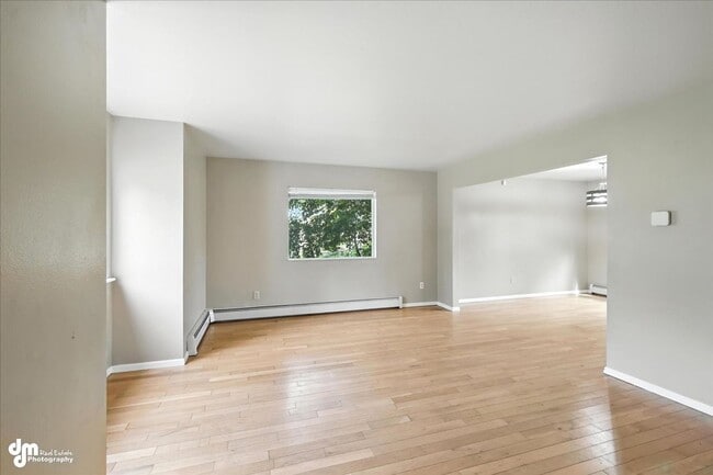Building Photo - Spacious Palmer Home!