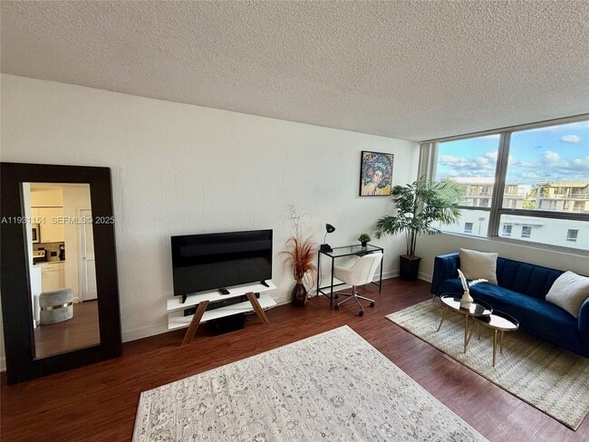 Building Photo - 1500 Bay Rd