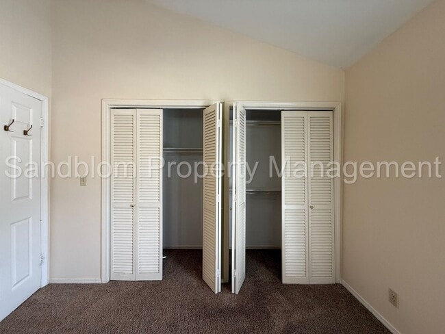 Building Photo - For Lease | South Tulsa - Townhouse | $150...