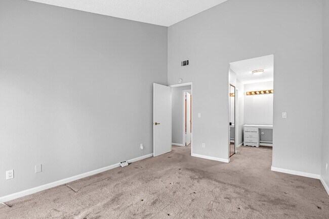 Building Photo - 165 Oddstad Dr