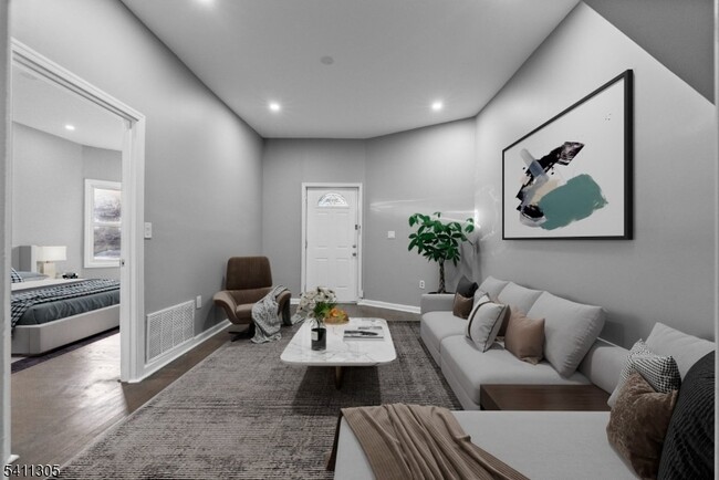 Building Photo - 467-469 Summer Avenue Unit 1