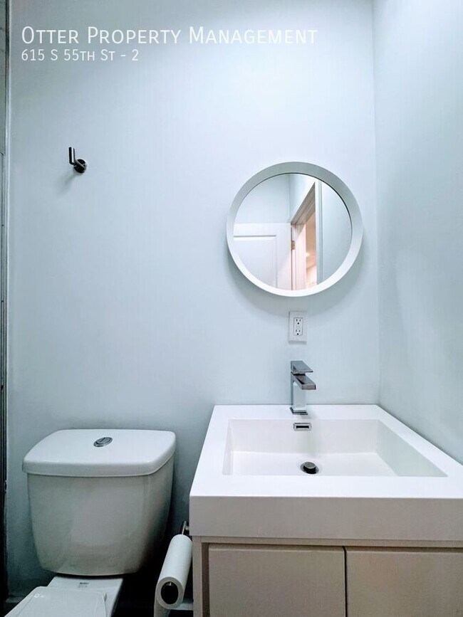 Building Photo - 615 S 55th St