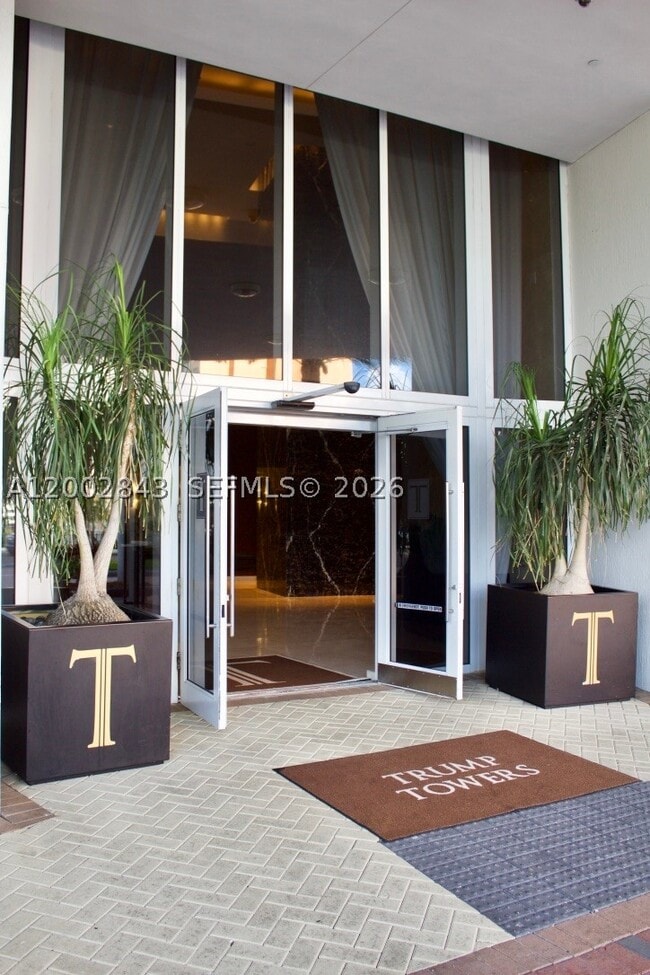 Building Photo - 16001 Collins Ave