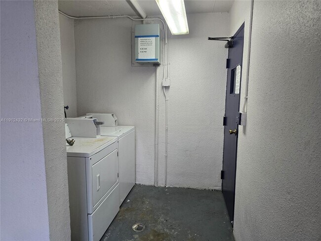 Building Photo - 546 SW 1st St