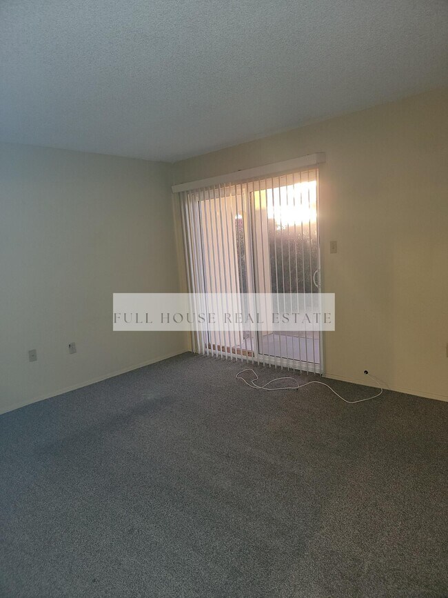 Building Photo - 1825 Mary Ellen St NE