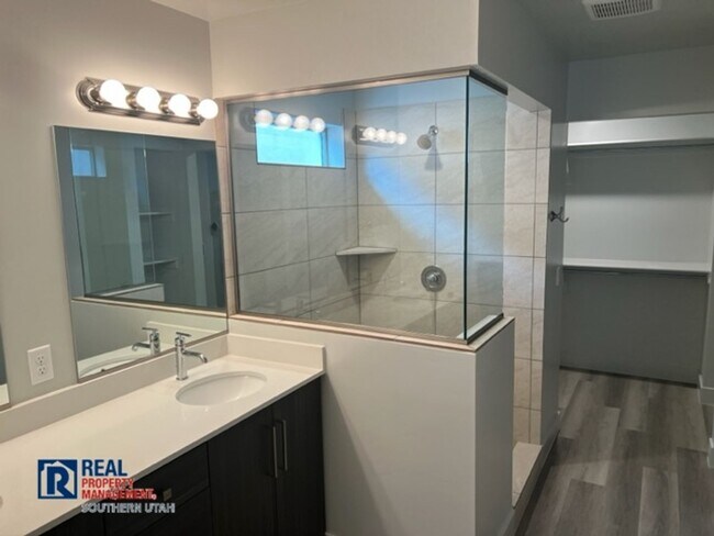 Building Photo - 4 Bedroom Home in Desert Canyons