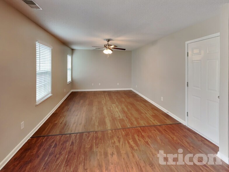 Building Photo - 308 Fox Trot Dr